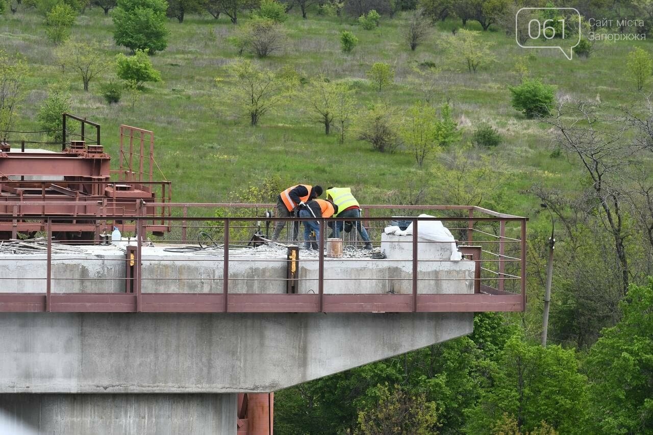 Из-за повреждения крана “Захарий” в Запорожье не успеют открыть движение по мостам в озвученные Зеленским сроки, фото-7