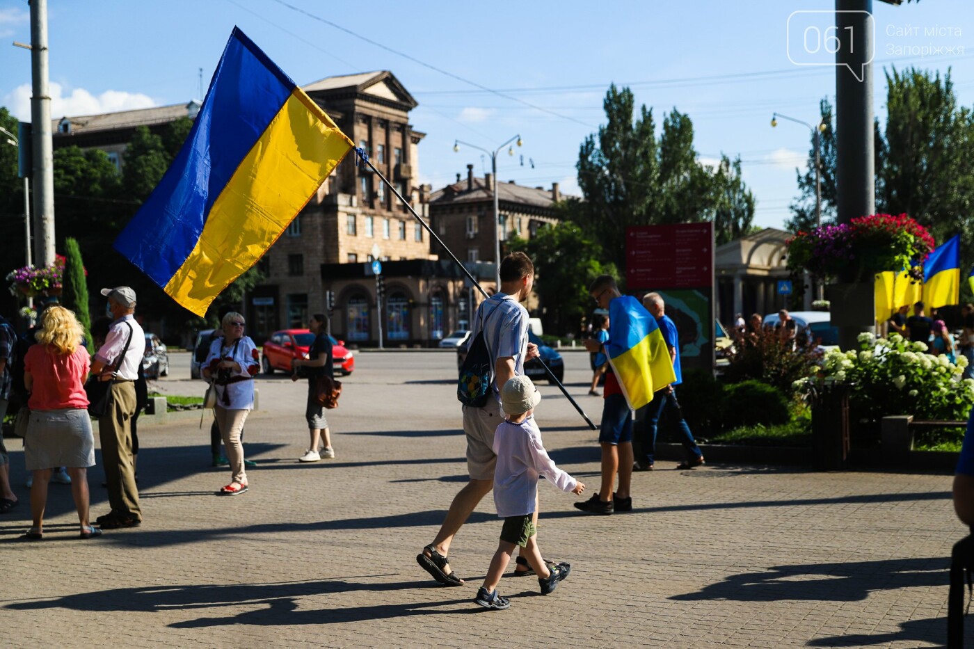 Флаги и праздничное шествие: как в Запорожье отметили День Конституции, - ФОТОРЕПОРТАЖ , фото-5