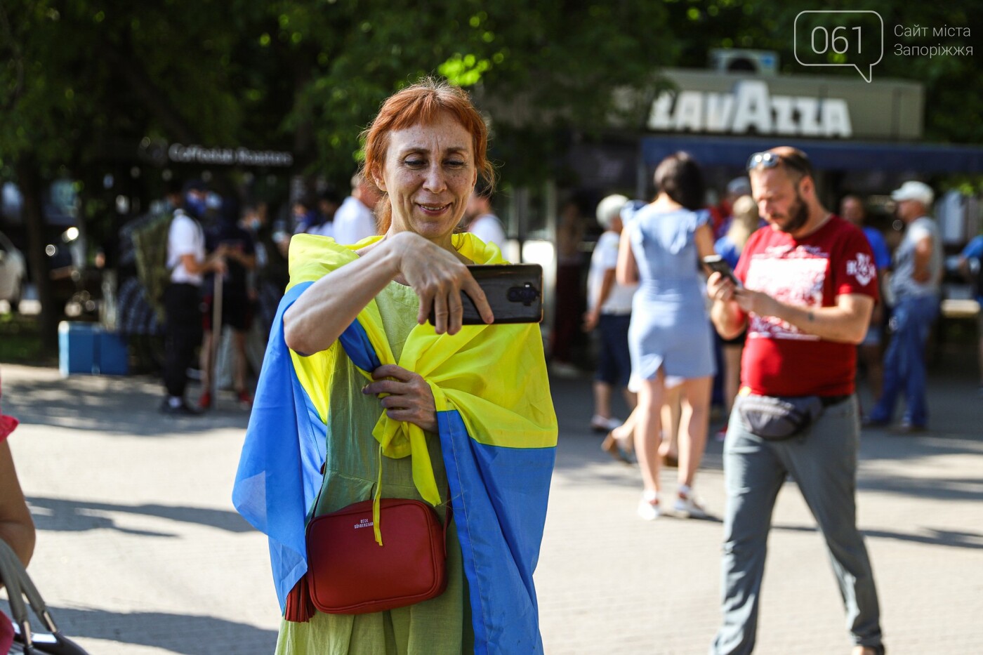 Флаги и праздничное шествие: как в Запорожье отметили День Конституции, - ФОТОРЕПОРТАЖ , фото-8