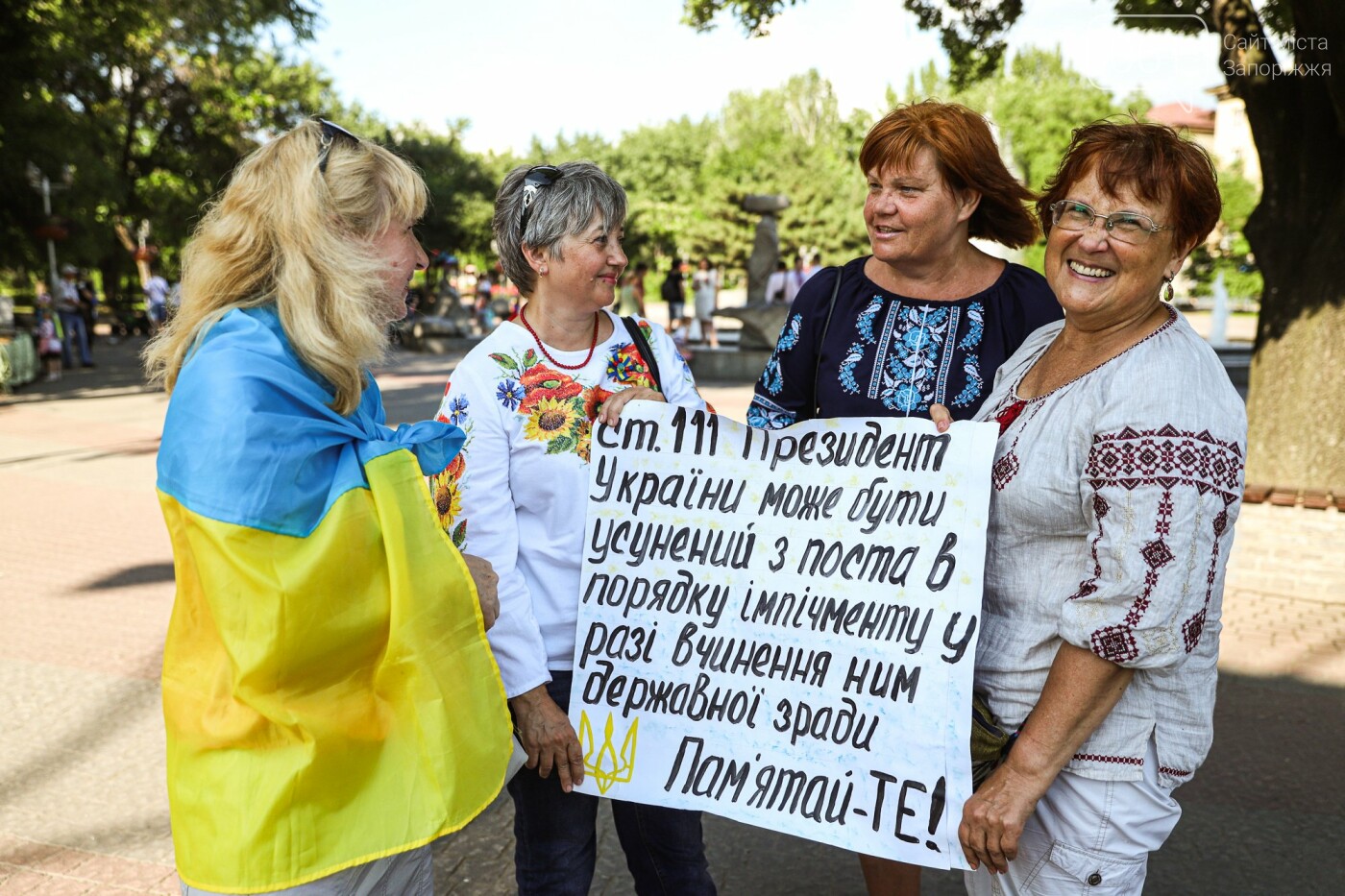 Флаги и праздничное шествие: как в Запорожье отметили День Конституции, - ФОТОРЕПОРТАЖ , фото-12