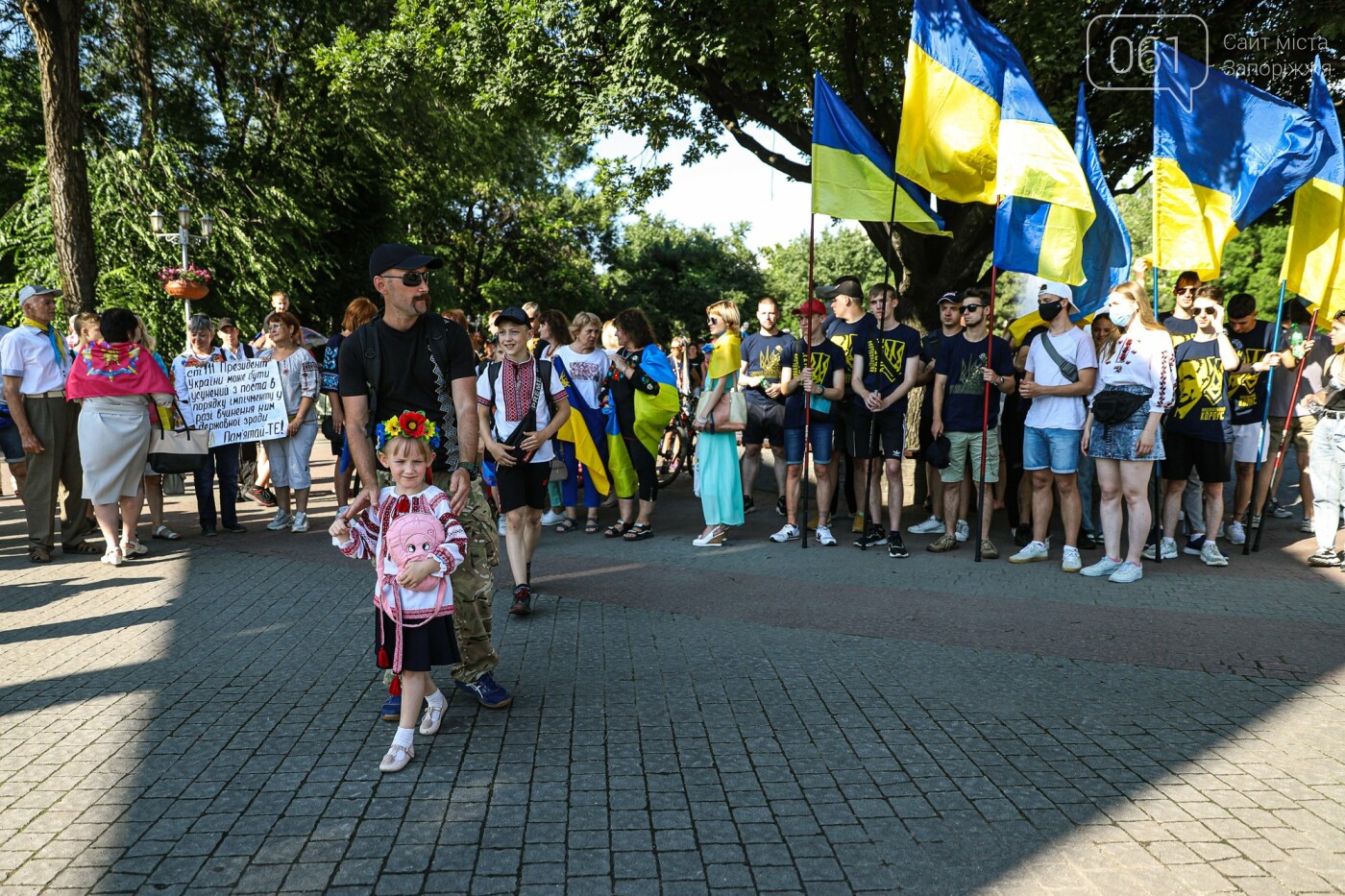 Флаги и праздничное шествие: как в Запорожье отметили День Конституции, - ФОТОРЕПОРТАЖ , фото-23