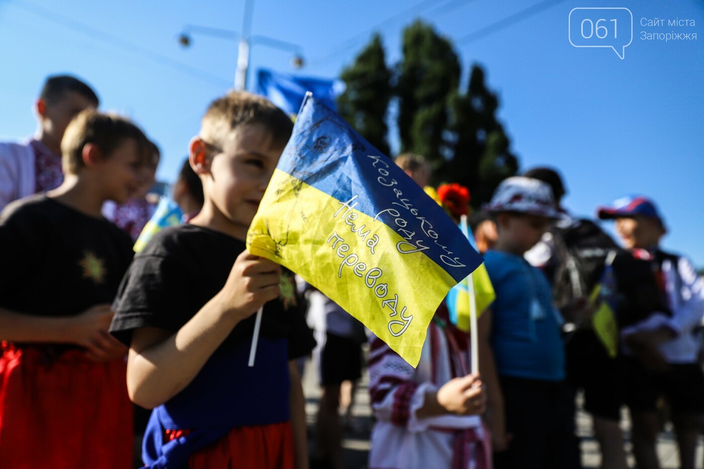 Флаги и праздничное шествие: как в Запорожье отметили День Конституции, - ФОТОРЕПОРТАЖ , фото-27