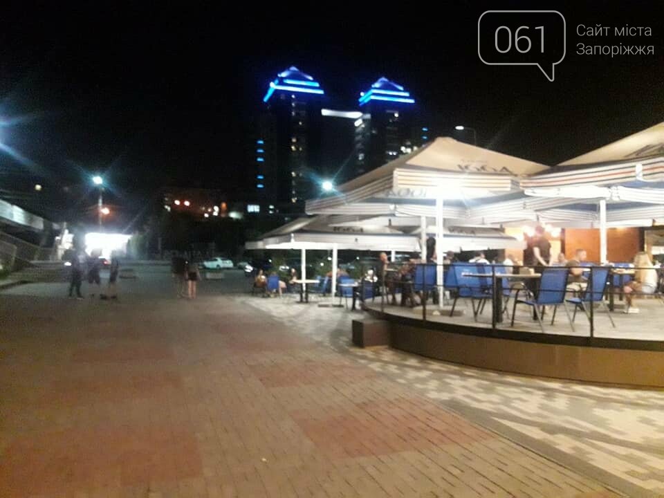 В Запорожье полиция и чиновники проводят рейды на Набережной в связи с жалобами на шум у летних кафе, фото-6