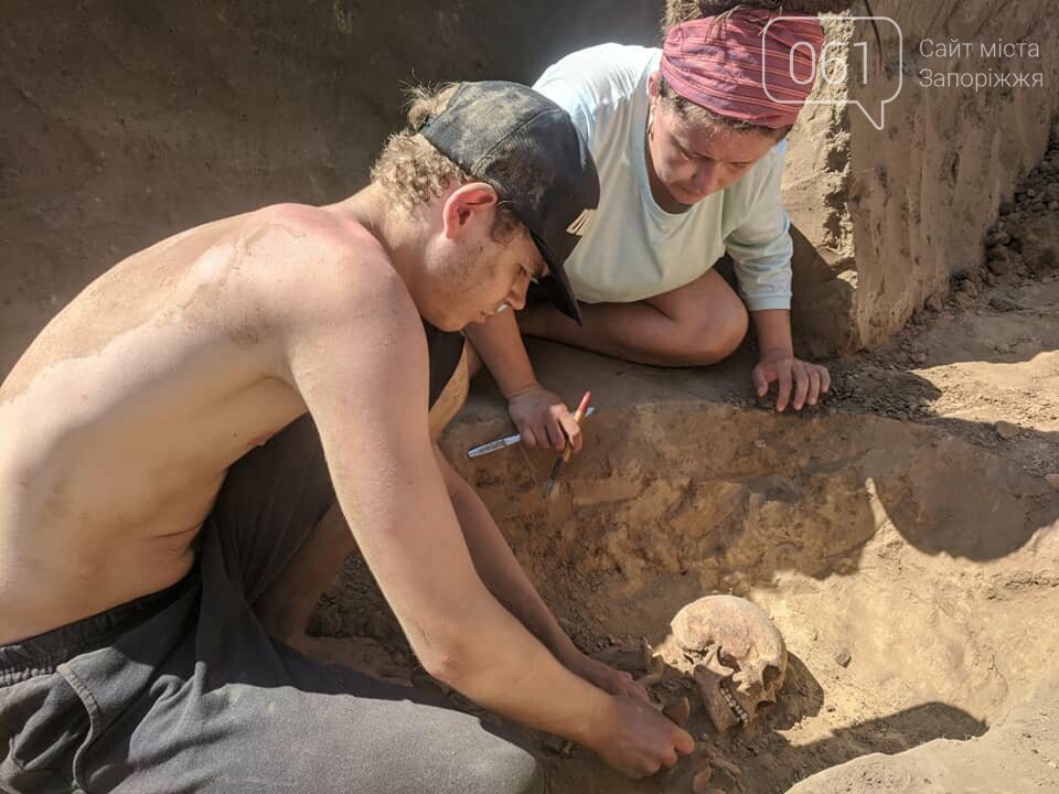 Запорожские археологи в захоронении кочевника на Мамай-Горе обнаружили редкую находку , фото-1