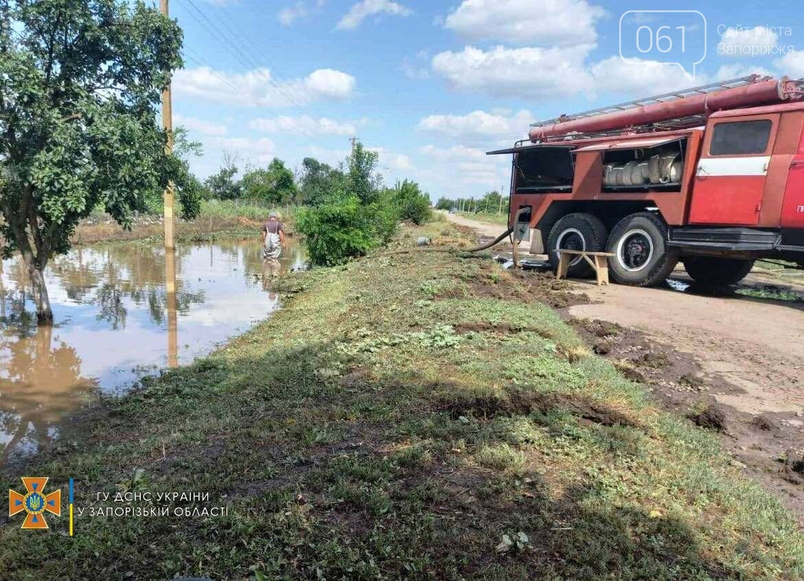 В Бердянске из-за непогоды все еще остаются подтопленными около 40 частных домов, фото-10