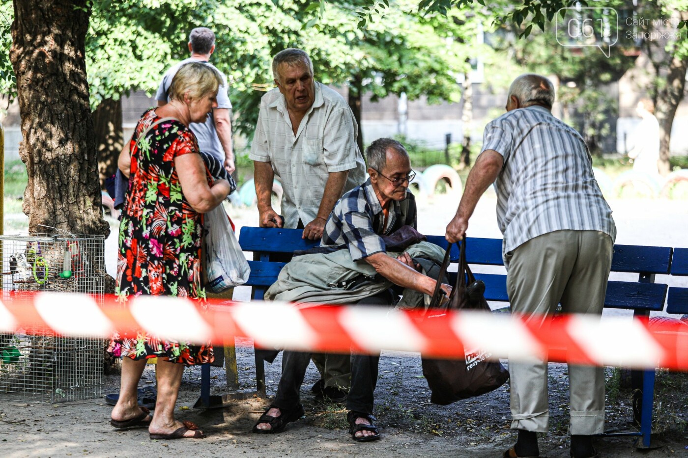 Затопленные подъезды и "водопады" в квартирах: как выглядит горевший ночью дом в Запорожье, - ФОТОРЕПОРТАЖ, фото-69