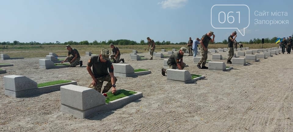 Организатор пробега "От Ужгорода до Мариуполя" на хендбайке доехал до Запорожья и почтил память бойцов, погибших в зоне АТО, - ФОТО, фото-5