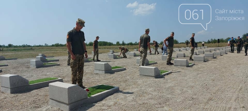 Организатор пробега "От Ужгорода до Мариуполя" на хендбайке доехал до Запорожья и почтил память бойцов, погибших в зоне АТО, - ФОТО, фото-4