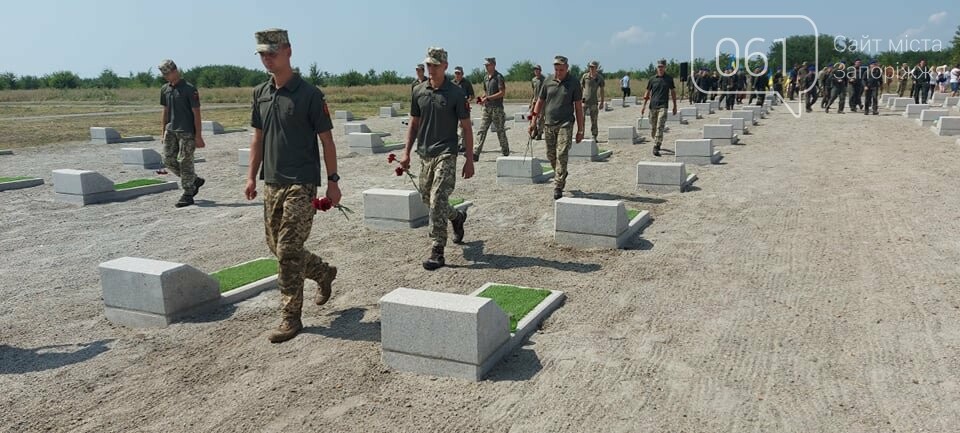 Организатор пробега "От Ужгорода до Мариуполя" на хендбайке доехал до Запорожья и почтил память бойцов, погибших в зоне АТО, - ФОТО, фото-7