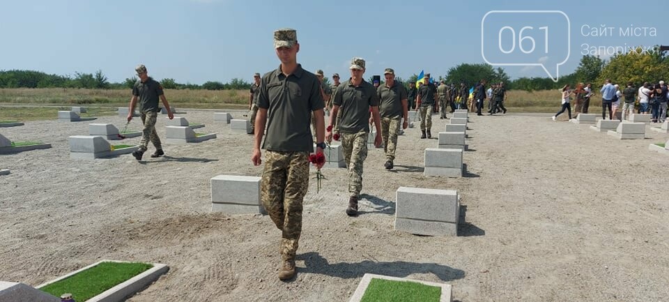 Организатор пробега "От Ужгорода до Мариуполя" на хендбайке доехал до Запорожья и почтил память бойцов, погибших в зоне АТО, - ФОТО, фото-8