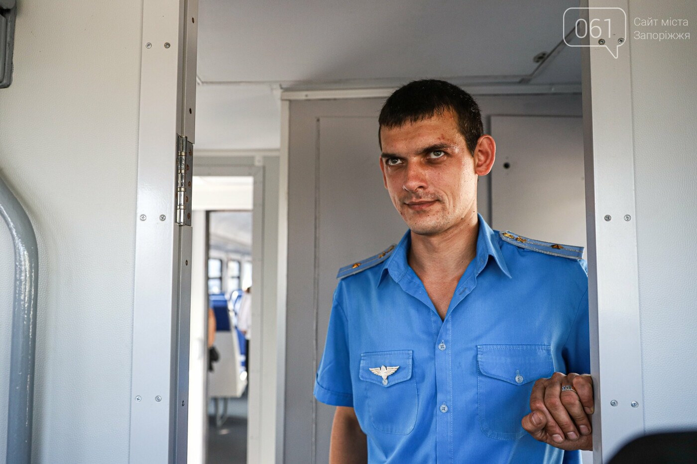 Из Запорожья запустили отремонтированную электричку на Никополь: в первый рейс она отправилась почти без пассажиров, - ФОТОРЕПОРТАЖ , фото-15