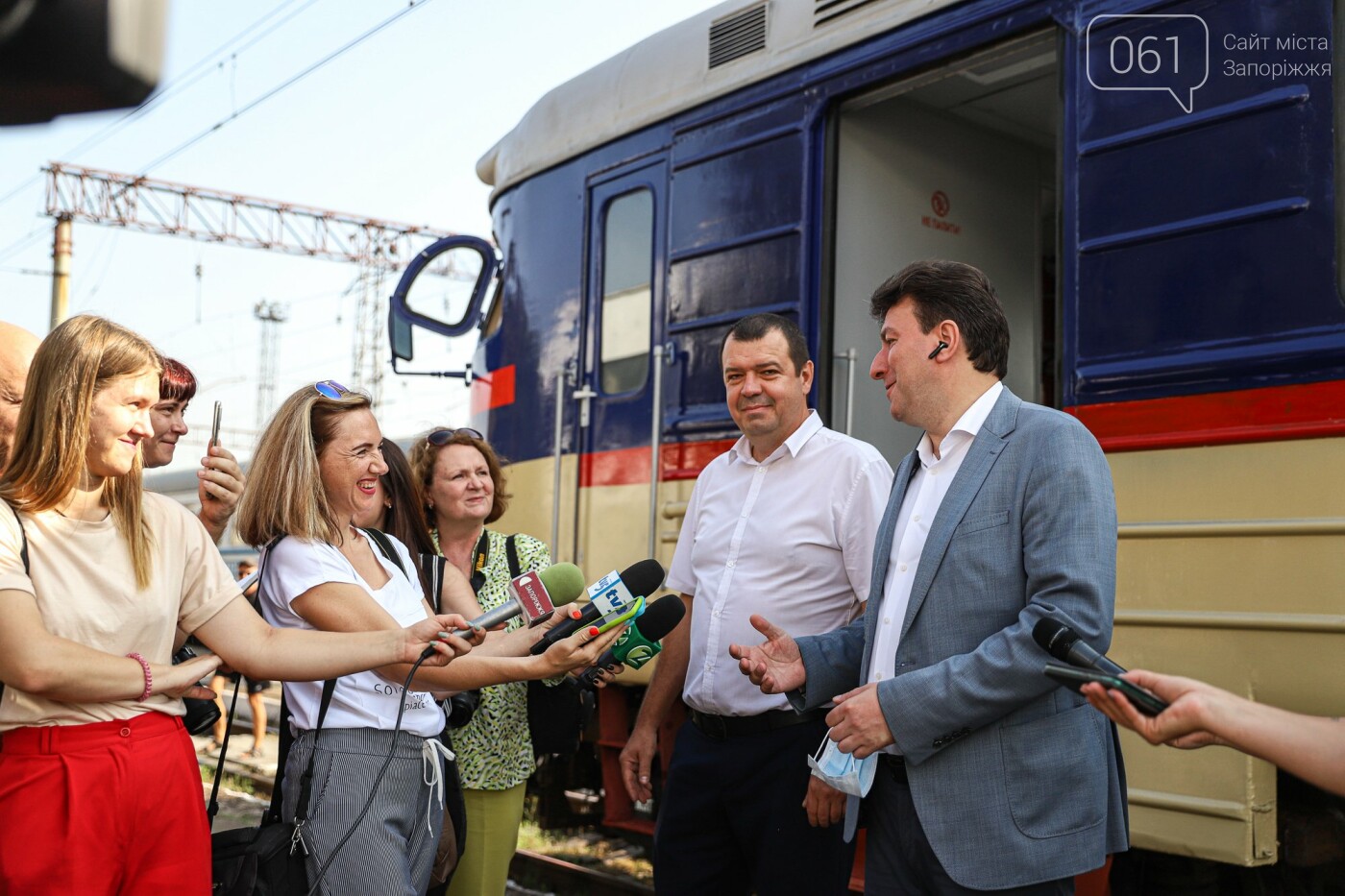 Из Запорожья запустили отремонтированную электричку на Никополь: в первый рейс она отправилась почти без пассажиров, - ФОТОРЕПОРТАЖ , фото-17