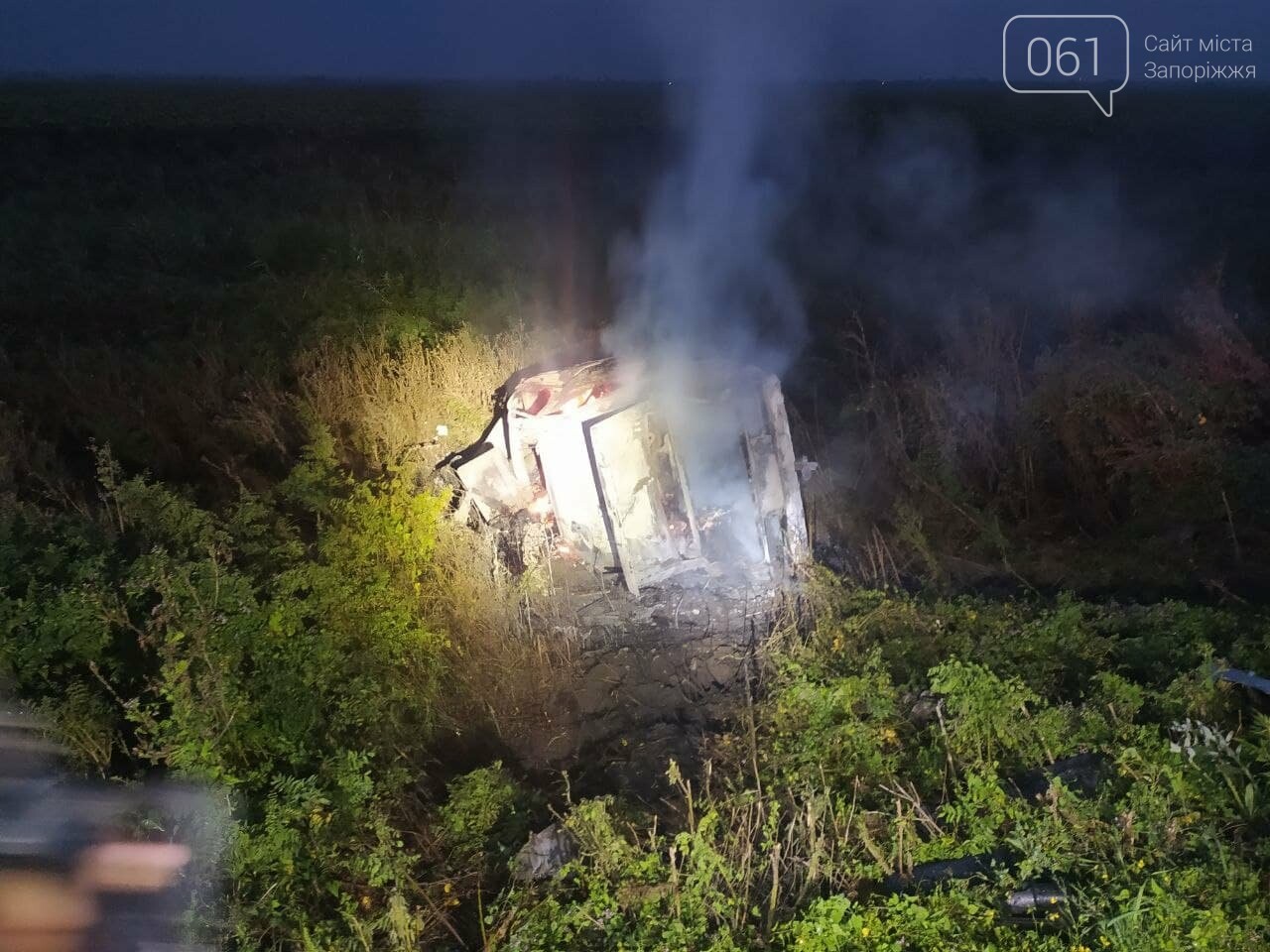 На трассе под Мелитополем в результате ДТП загорелся автомобиль, водитель и пассажиры погибли, - ФОТО, фото-2