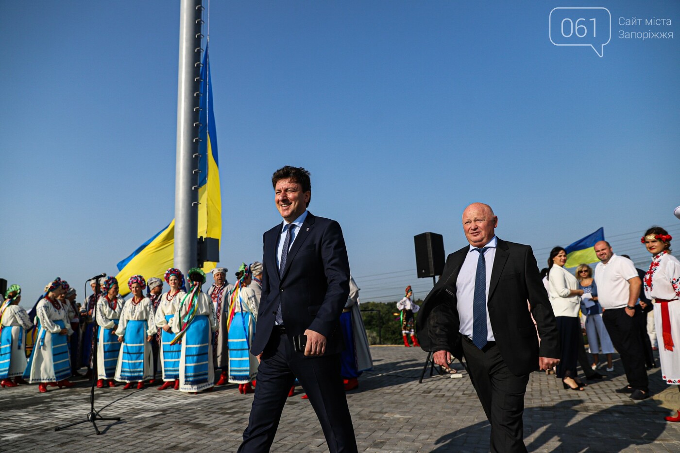 В Запорожье на Хортице на обновлённом кургане подняли флаг Украины, - ФОТОРЕПОРТАЖ, фото-8