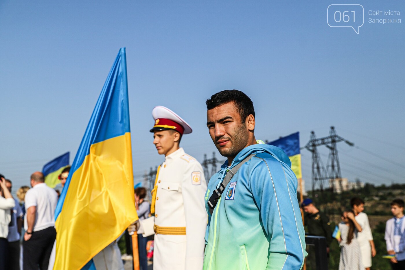 В Запорожье на Хортице на обновлённом кургане подняли флаг Украины, - ФОТОРЕПОРТАЖ, фото-9