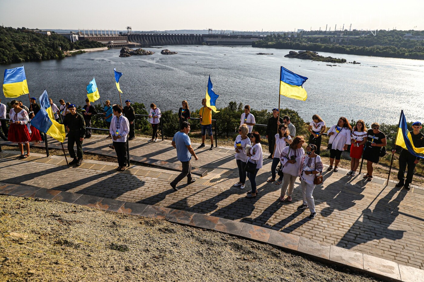 В Запорожье на Хортице на обновлённом кургане подняли флаг Украины, - ФОТОРЕПОРТАЖ, фото-10