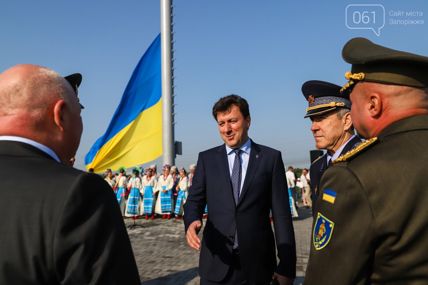 В Запорожье на Хортице на обновлённом кургане подняли флаг Украины, - ФОТОРЕПОРТАЖ, фото-11