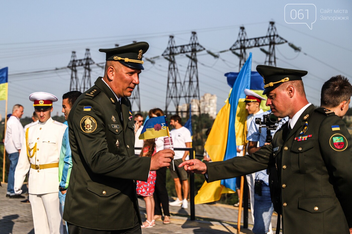 В Запорожье на Хортице на обновлённом кургане подняли флаг Украины, - ФОТОРЕПОРТАЖ, фото-13