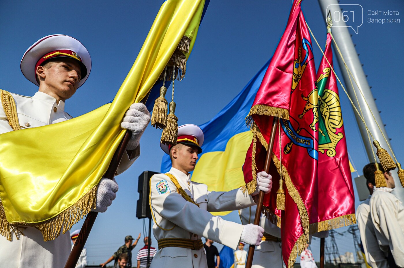 В Запорожье на Хортице на обновлённом кургане подняли флаг Украины, - ФОТОРЕПОРТАЖ, фото-17