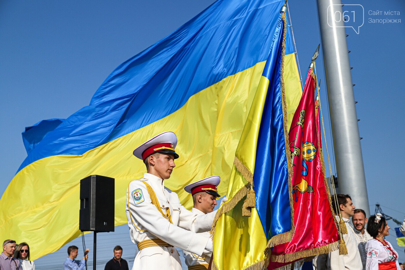 В Запорожье на Хортице на обновлённом кургане подняли флаг Украины, - ФОТОРЕПОРТАЖ, фото-18