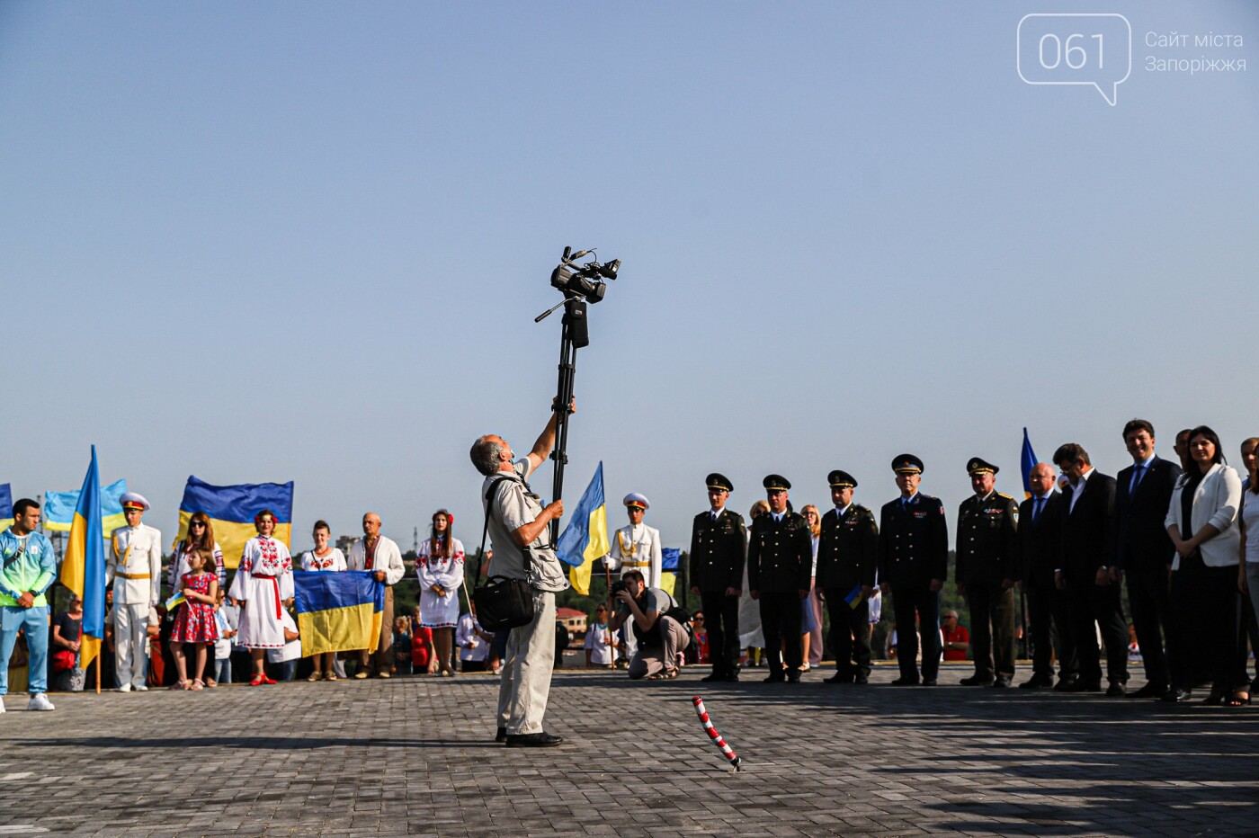 В Запорожье на Хортице на обновлённом кургане подняли флаг Украины, - ФОТОРЕПОРТАЖ, фото-21