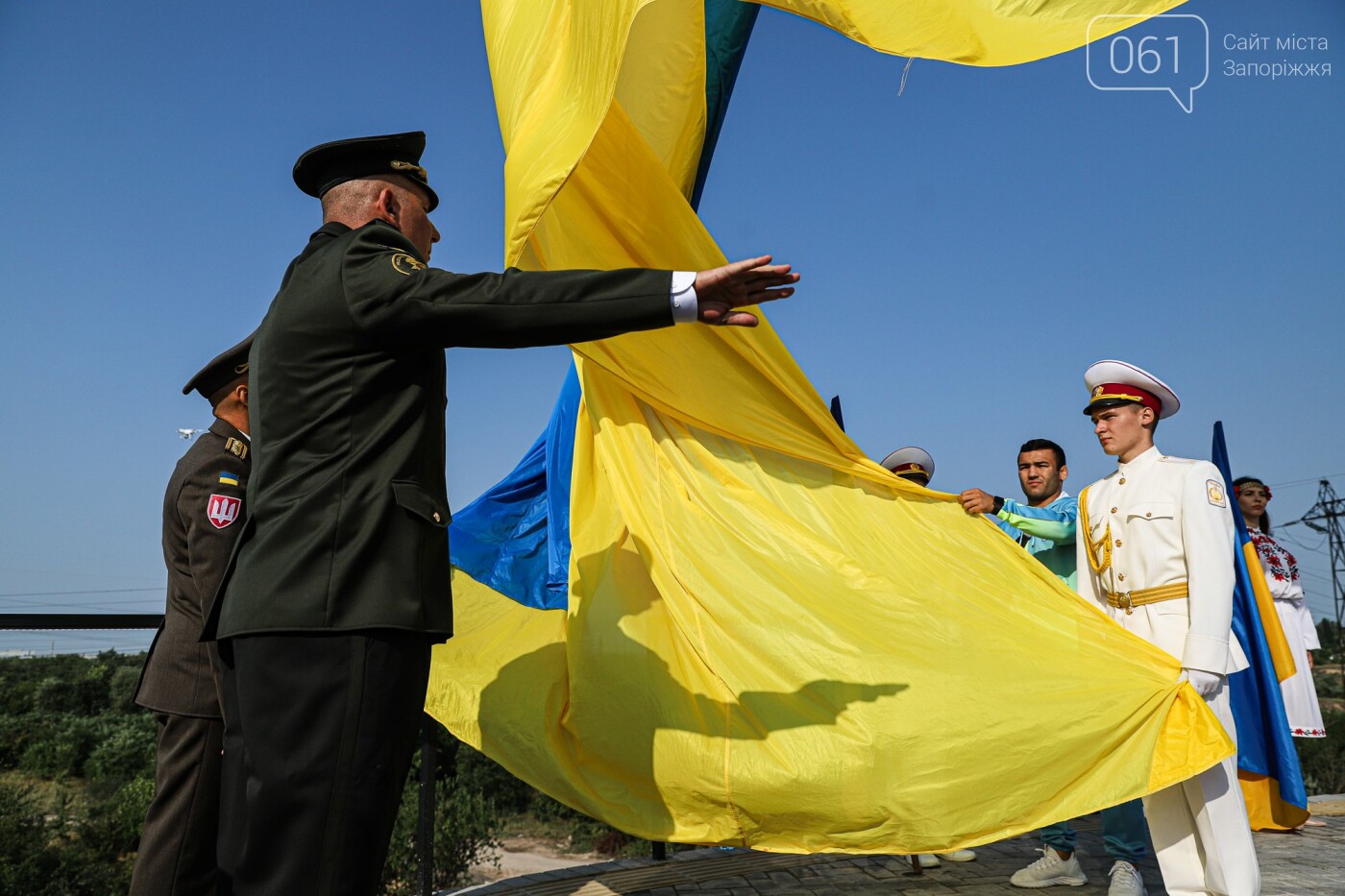 В Запорожье на Хортице на обновлённом кургане подняли флаг Украины, - ФОТОРЕПОРТАЖ, фото-22