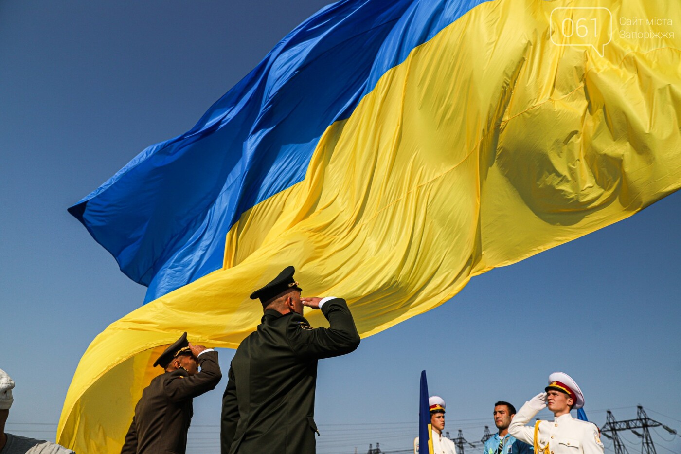 В Запорожье на Хортице на обновлённом кургане подняли флаг Украины, - ФОТОРЕПОРТАЖ, фото-23