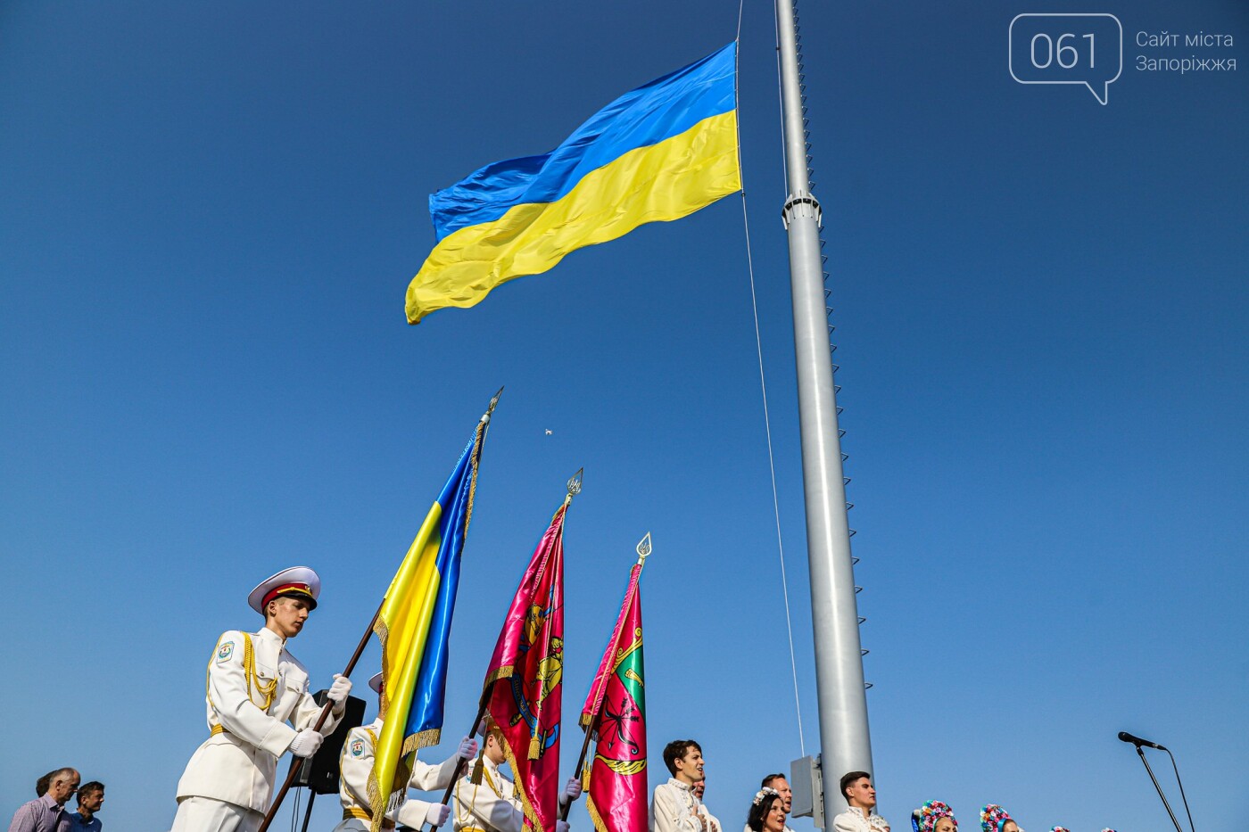 В Запорожье на Хортице на обновлённом кургане подняли флаг Украины, - ФОТОРЕПОРТАЖ, фото-24
