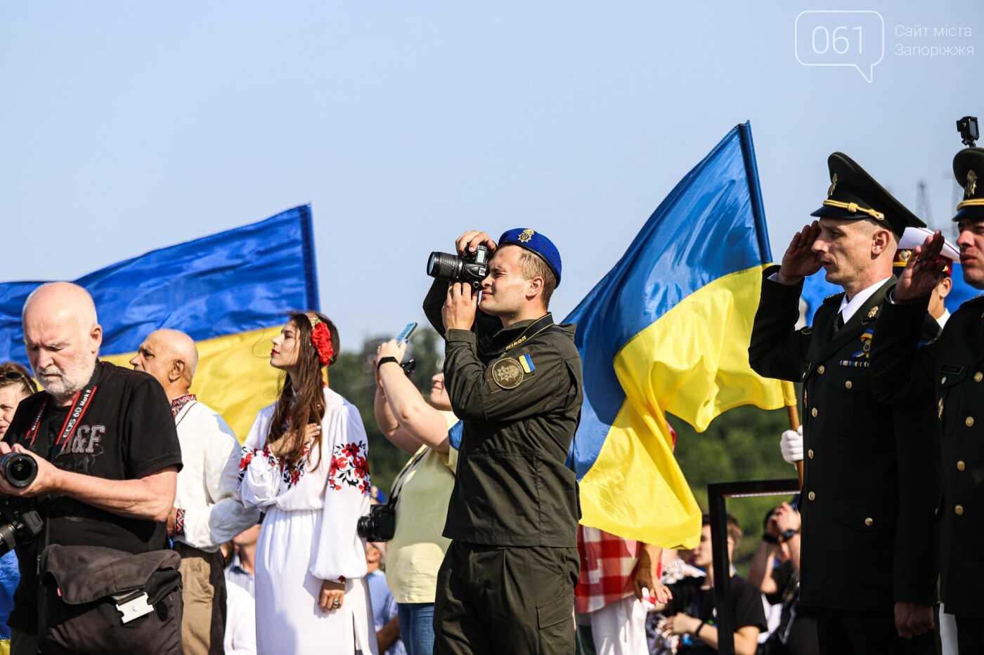 В Запорожье на Хортице на обновлённом кургане подняли флаг Украины, - ФОТОРЕПОРТАЖ, фото-26