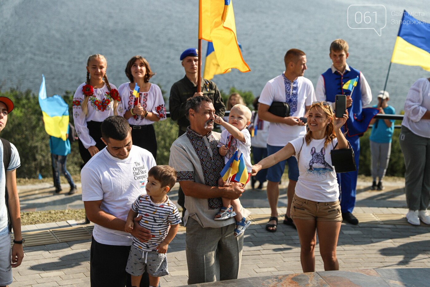 В Запорожье на Хортице на обновлённом кургане подняли флаг Украины, - ФОТОРЕПОРТАЖ, фото-28