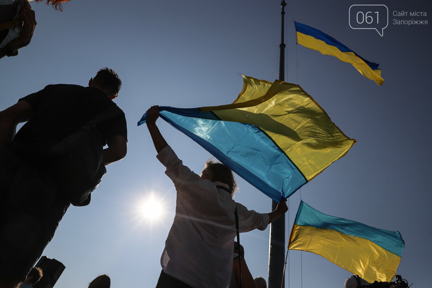 В Запорожье на Хортице на обновлённом кургане подняли флаг Украины, - ФОТОРЕПОРТАЖ, фото-32