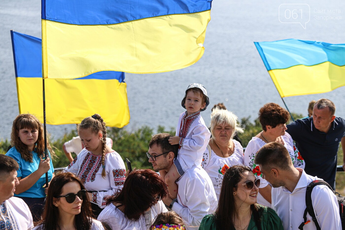В Запорожье на Хортице на обновлённом кургане подняли флаг Украины, - ФОТОРЕПОРТАЖ, фото-31