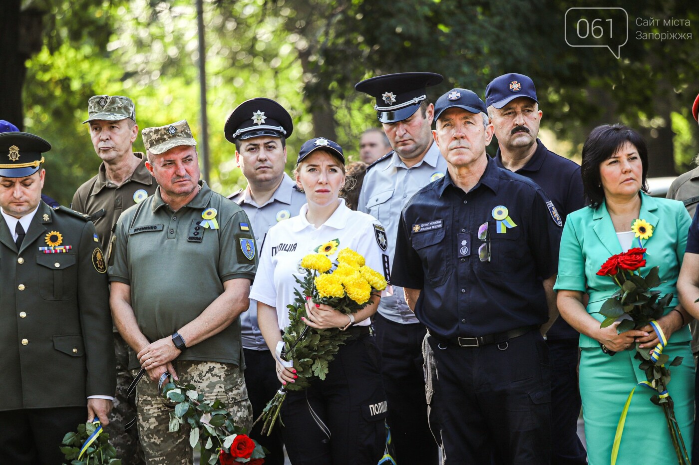 «Мы помним, мы отомстим»: в Запорожье на Аллее защитников почтили память погибших бойцов, - ФОТОРЕПОРТАЖ, фото-21