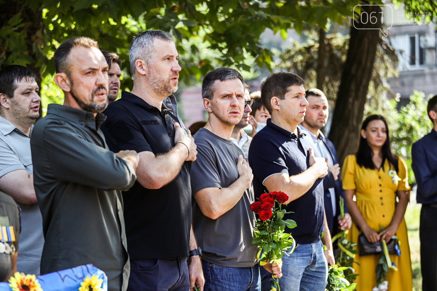 «Мы помним, мы отомстим»: в Запорожье на Аллее защитников почтили память погибших бойцов, - ФОТОРЕПОРТАЖ, фото-25