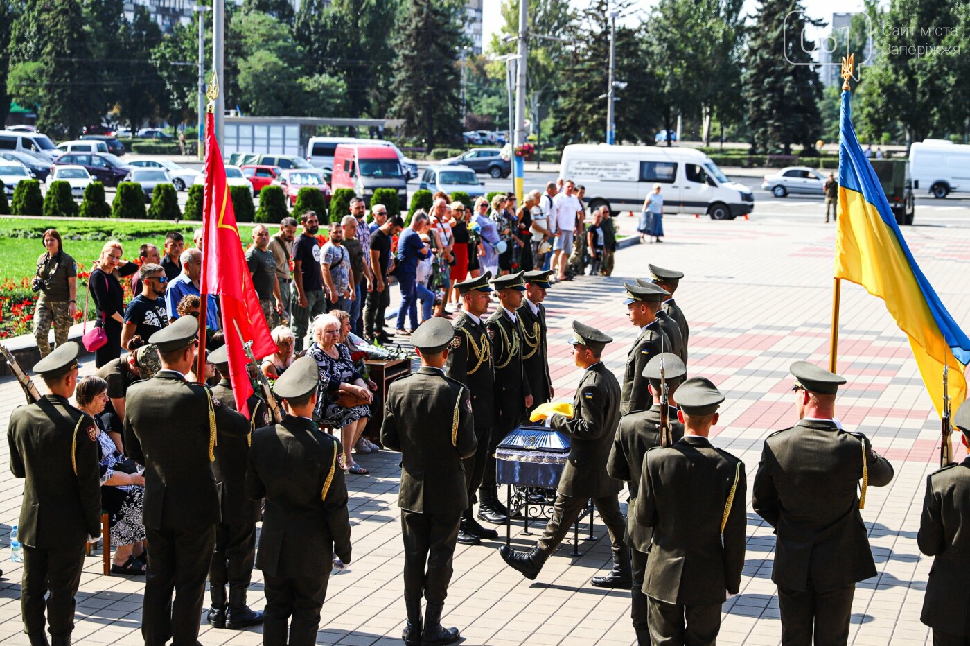 В Запорожье простились с бойцом, погибшим в Донецкой области от пули снайпера, - ФОТОРЕПОРТАЖ, фото-16