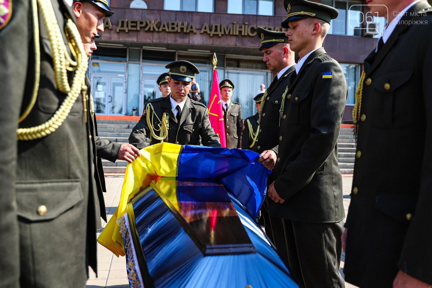 В Запорожье простились с бойцом, погибшим в Донецкой области от пули снайпера, - ФОТОРЕПОРТАЖ, фото-17