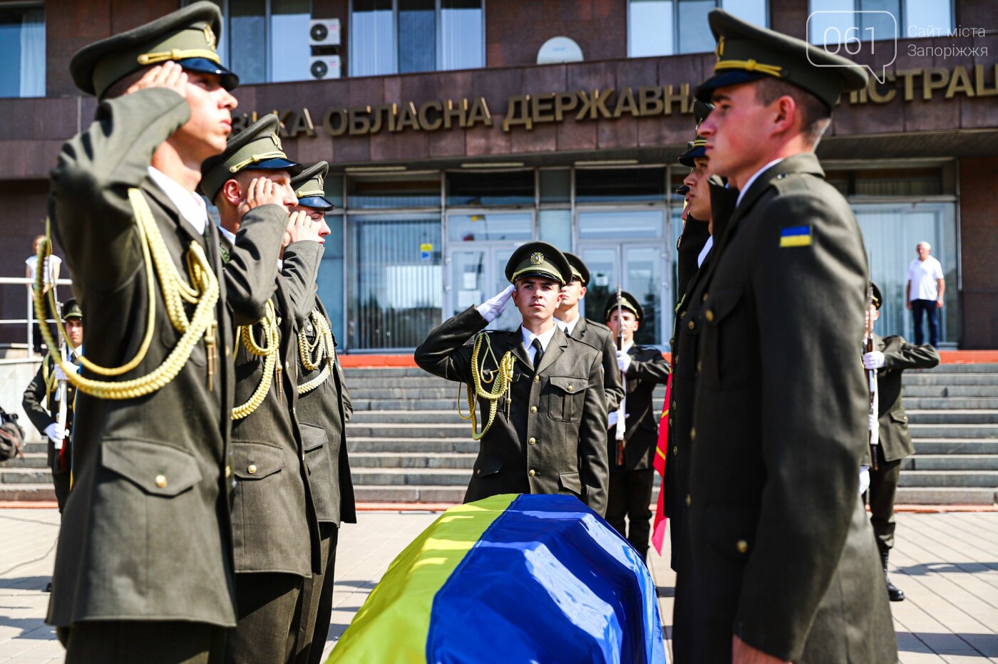 В Запорожье простились с бойцом, погибшим в Донецкой области от пули снайпера, - ФОТОРЕПОРТАЖ, фото-18