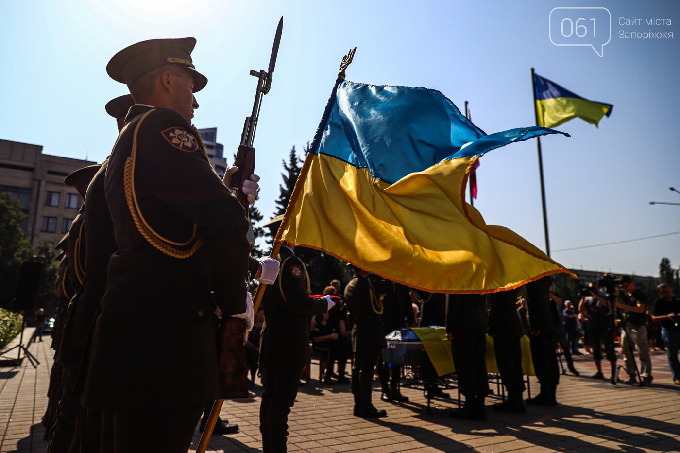 В Запорожье простились с бойцом, погибшим в Донецкой области от пули снайпера, - ФОТОРЕПОРТАЖ, фото-20