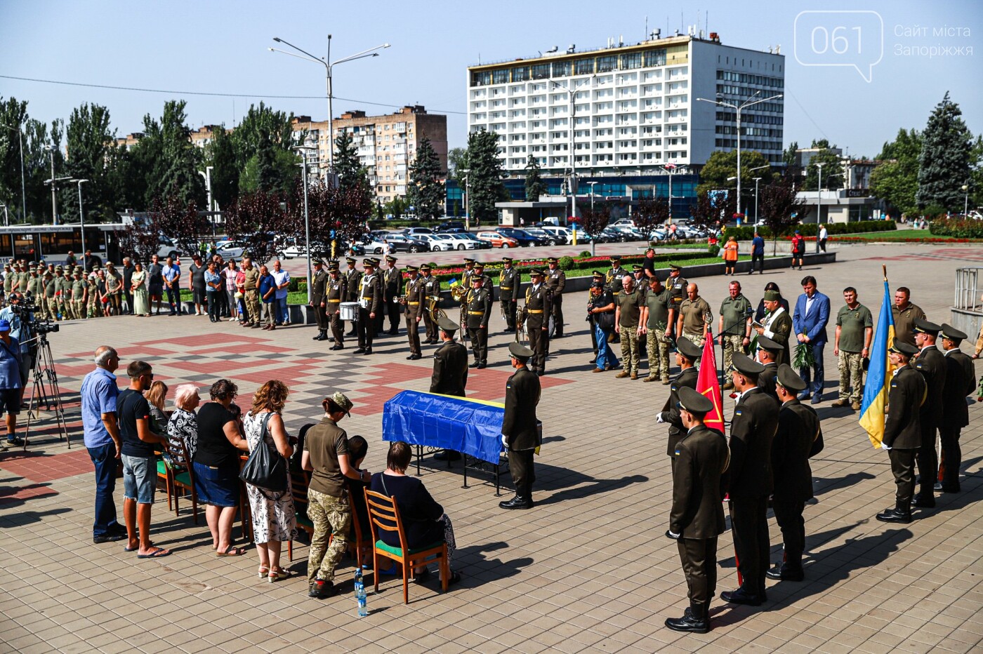 В Запорожье простились с бойцом, погибшим в Донецкой области от пули снайпера, - ФОТОРЕПОРТАЖ, фото-23