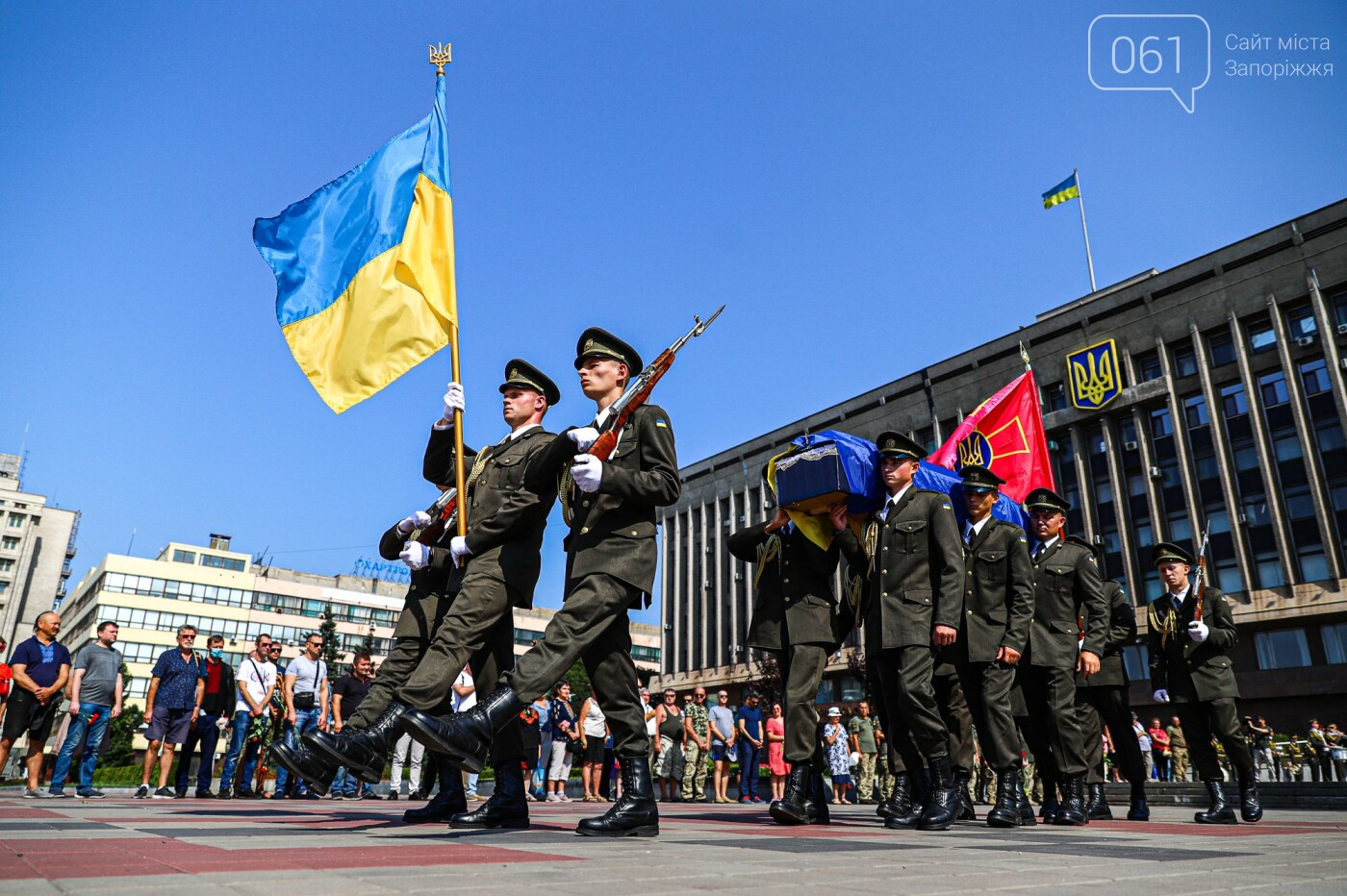 В Запорожье простились с бойцом, погибшим в Донецкой области от пули снайпера, - ФОТОРЕПОРТАЖ, фото-28