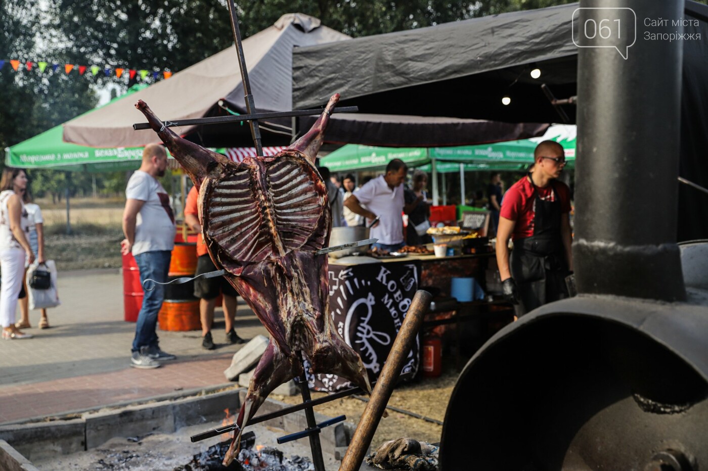 Бограч в хлебных горшочках и мясо из уникальной печи: что нового на фестивале уличной еды в Запорожье, - ФОТОРЕПОРТАЖ, фото-24