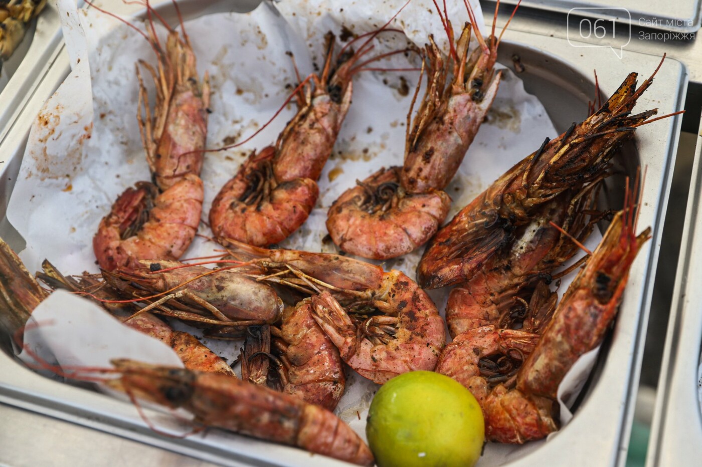 Бограч в хлебных горшочках и мясо из уникальной печи: что нового на фестивале уличной еды в Запорожье, - ФОТОРЕПОРТАЖ, фото-39