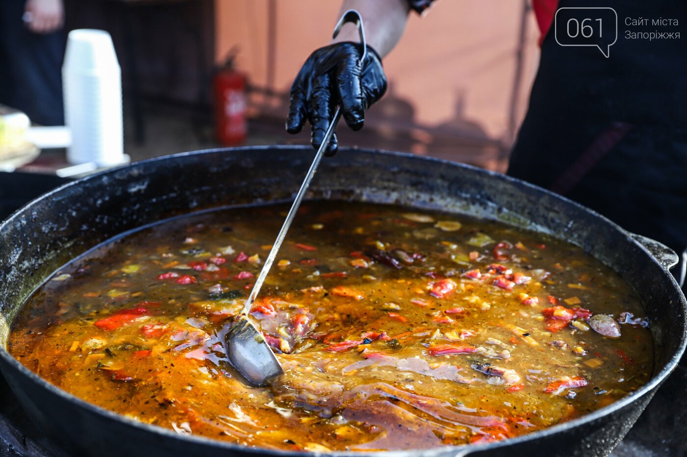 Бограч в хлебных горшочках и мясо из уникальной печи: что нового на фестивале уличной еды в Запорожье, - ФОТОРЕПОРТАЖ, фото-2