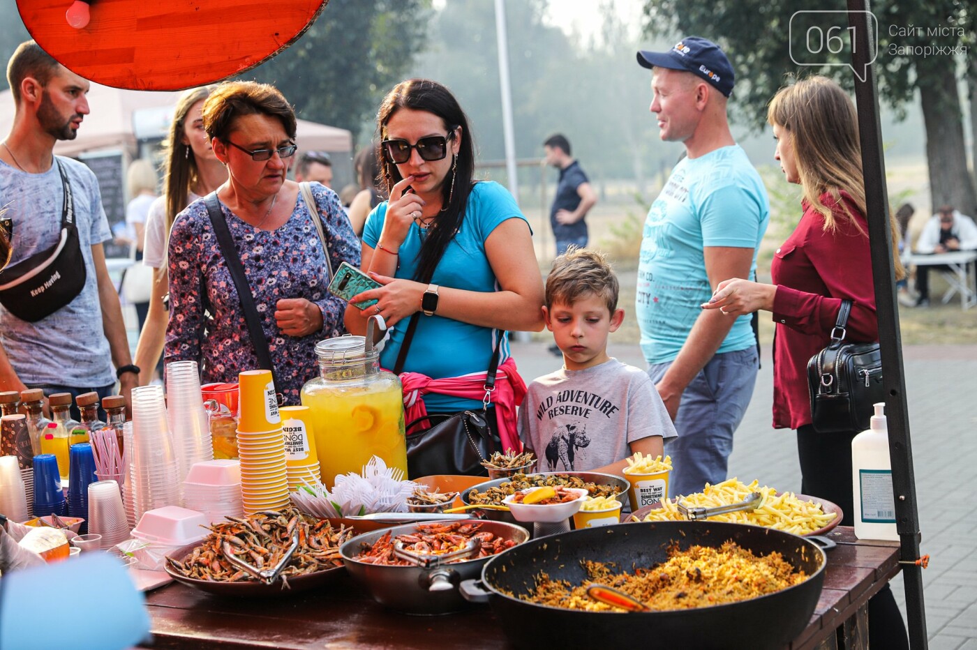 Бограч в хлебных горшочках и мясо из уникальной печи: что нового на фестивале уличной еды в Запорожье, - ФОТОРЕПОРТАЖ, фото-46