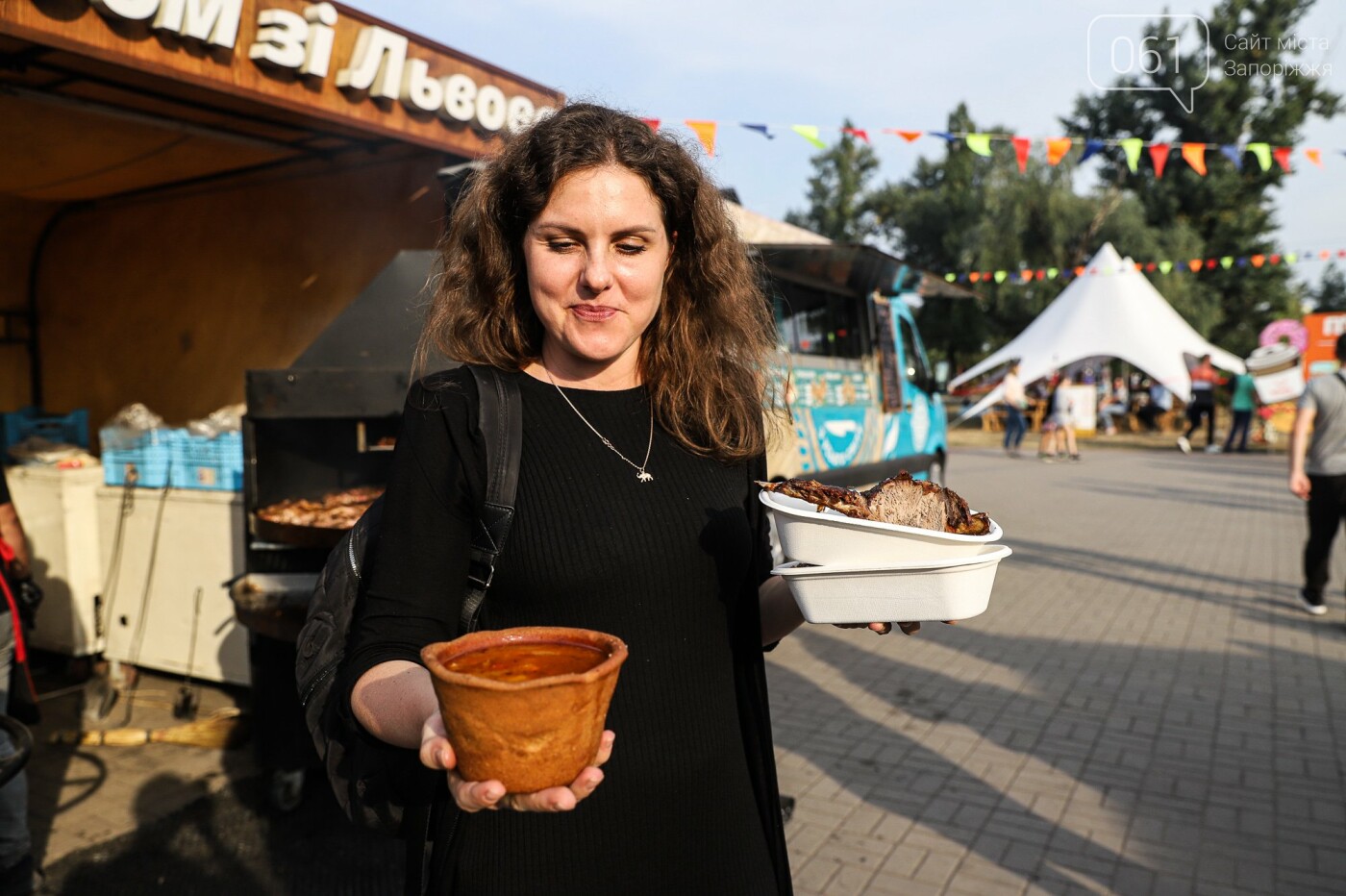 Бограч в хлебных горшочках и мясо из уникальной печи: что нового на фестивале уличной еды в Запорожье, - ФОТОРЕПОРТАЖ, фото-11