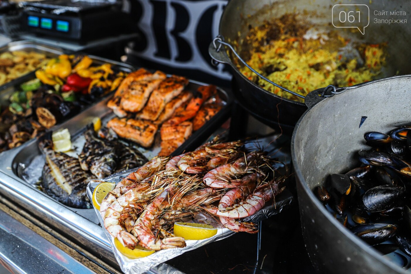 Бограч в хлебных горшочках и мясо из уникальной печи: что нового на фестивале уличной еды в Запорожье, - ФОТОРЕПОРТАЖ, фото-35