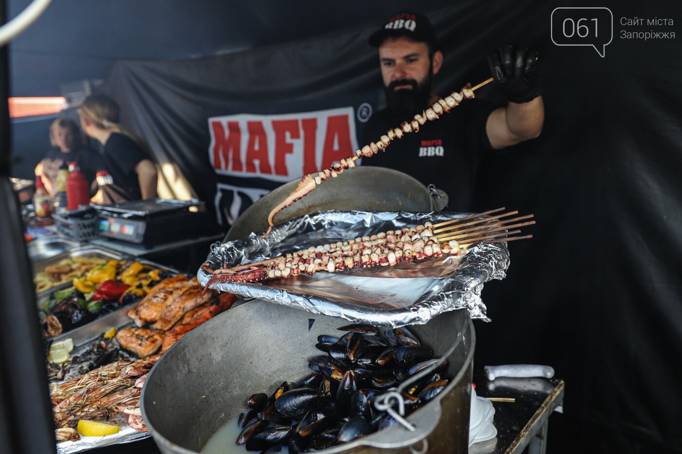 Бограч в хлебных горшочках и мясо из уникальной печи: что нового на фестивале уличной еды в Запорожье, - ФОТОРЕПОРТАЖ, фото-38