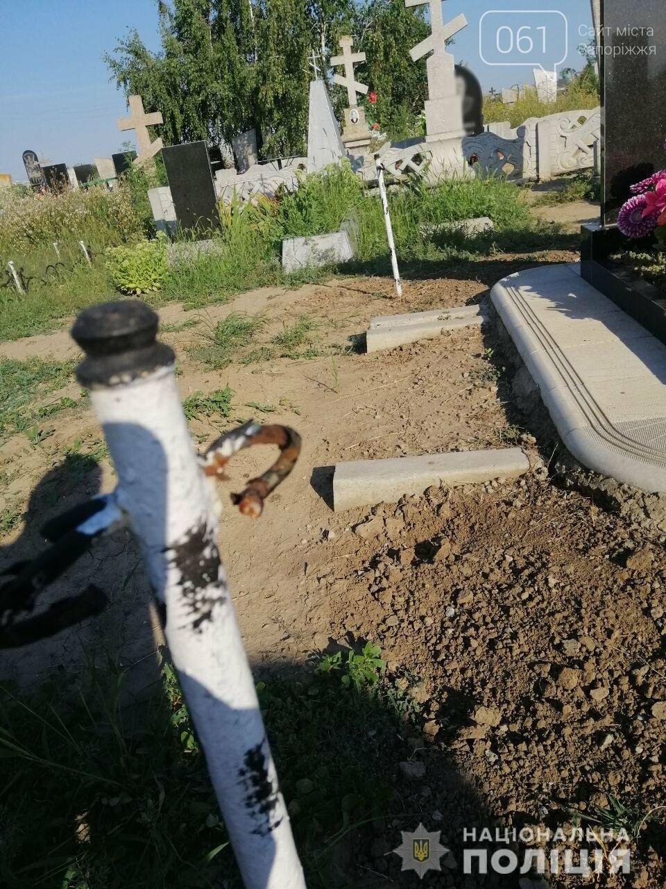 В Запорожской области мужчине грозит 7 лет тюрьмы за надругательство над могилами, фото-1