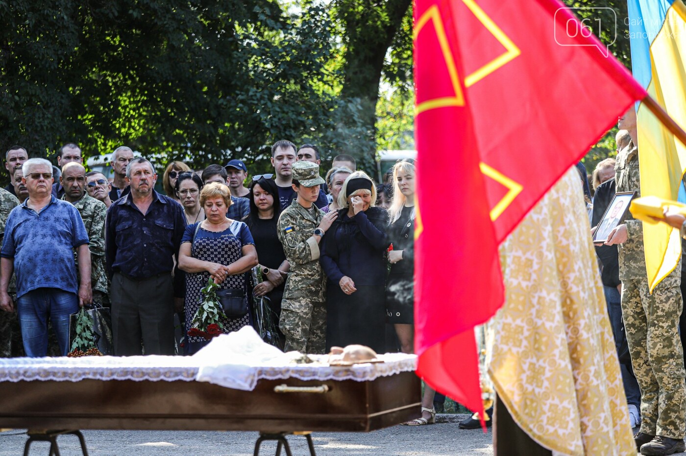 Навсегда 31: в Запорожье попрощались с бойцом, погибшим в результате артобстрела, - ФОТОРЕПОРТАЖ , фото-15