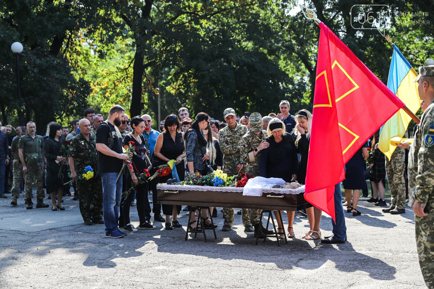 Навсегда 31: в Запорожье попрощались с бойцом, погибшим в результате артобстрела, - ФОТОРЕПОРТАЖ , фото-23